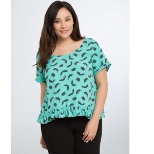 TORRID FEATHER PRINT RUFFLE BLOUSE Size 1X